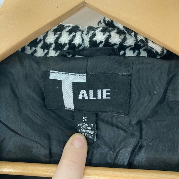 Talie Houndstooth Button Down Belted Coat - Picture 5 of 6